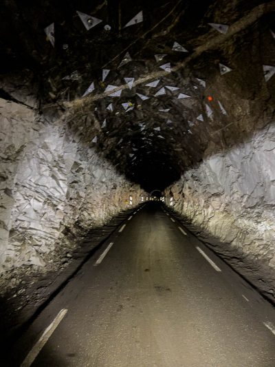 Tunnel auf der Gletscherzufahrt