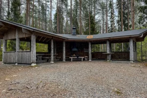 Grillhütte mitten im Park