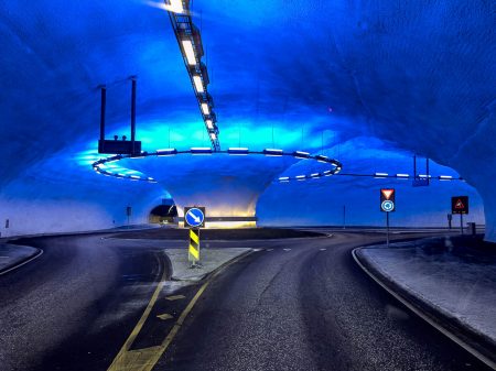 Kreisel im 12 km Tunnel