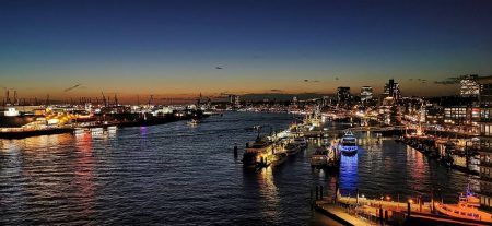 Hamburg_Hafen_von_Elbphilarmonie_Dämmerung