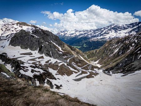 Die "Tremola", alte Passtrasse zum Gotthard, noch unpassierbar