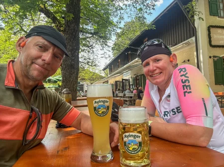 Biergarten der Ayinger Brauerei
